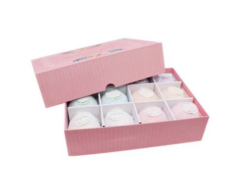 Pink striped bath bomb packaging with individual compartments – A soft pink box containing nine pastel-colored bath bombs, each stored securely in its own compartment, ideal for organized and presentable retail packaging.