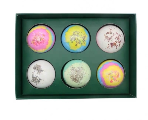 Green box packaging with colorful bath bombs – A deep green box featuring six vibrant bath bombs, each showcasing unique patterns and glitter accents, enhancing the natural appeal of the product.