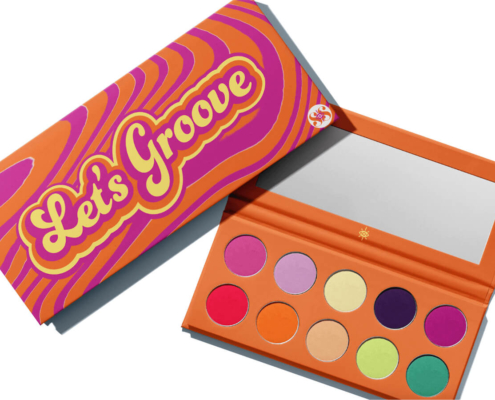 Durable eyeshadow palette packaging with customizable design and 10-color wells.