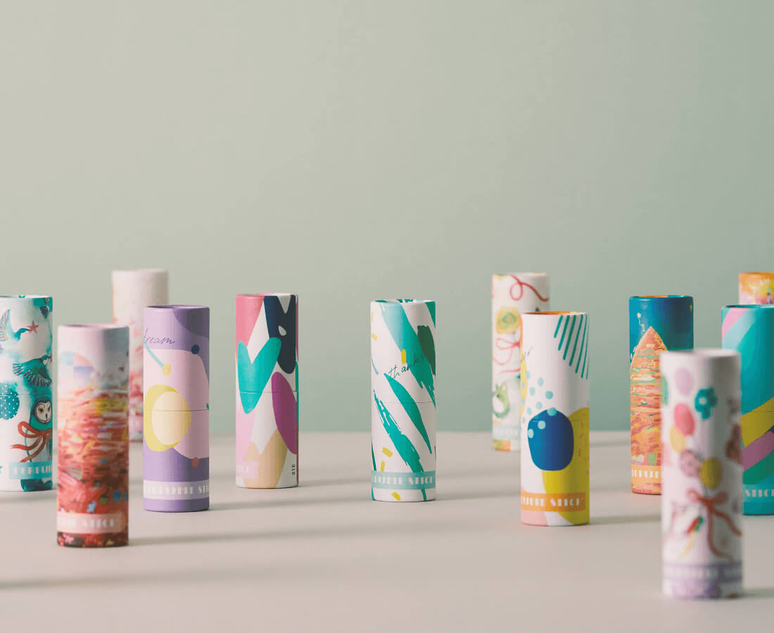 Packaging for solid perfumes with a natural kraft paper finish, combining sustainability with luxury for an exceptional product presentation.