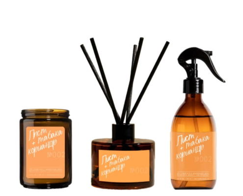 Amber glass candle label with matching reed diffuser and spray bottle for rustic branding.