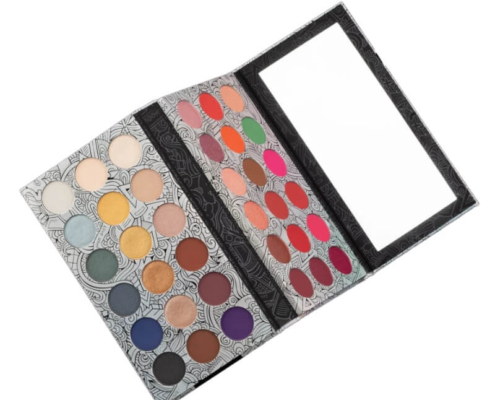 High-quality magnetic eyeshadow palette with flexible color and branding solutions.