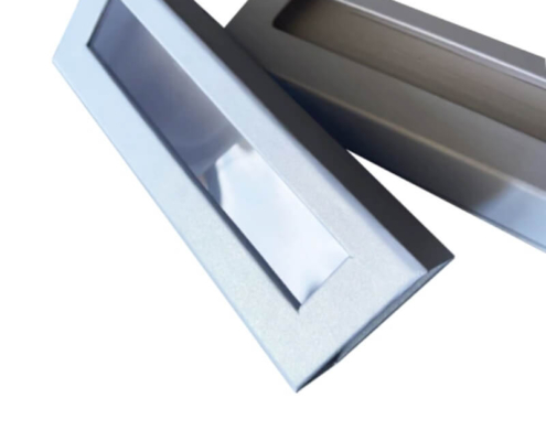 Pearly silver magnetic press-on nail box with transparent window, offering a sleek and shiny packaging design.