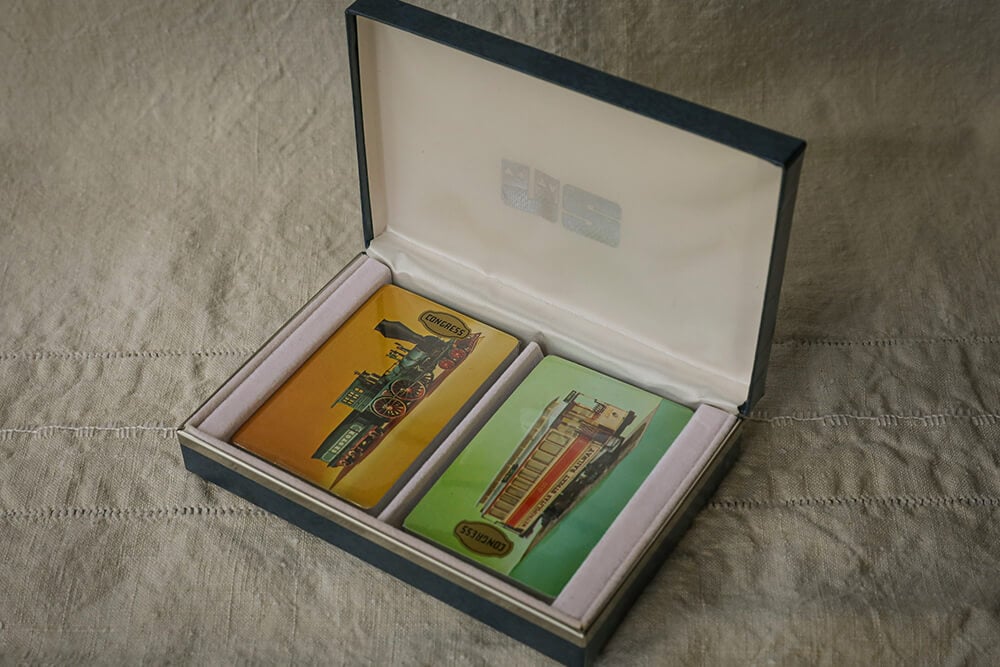 Custom printed presentation box featuring elegant embossing and sustainable materials for luxury packaging.